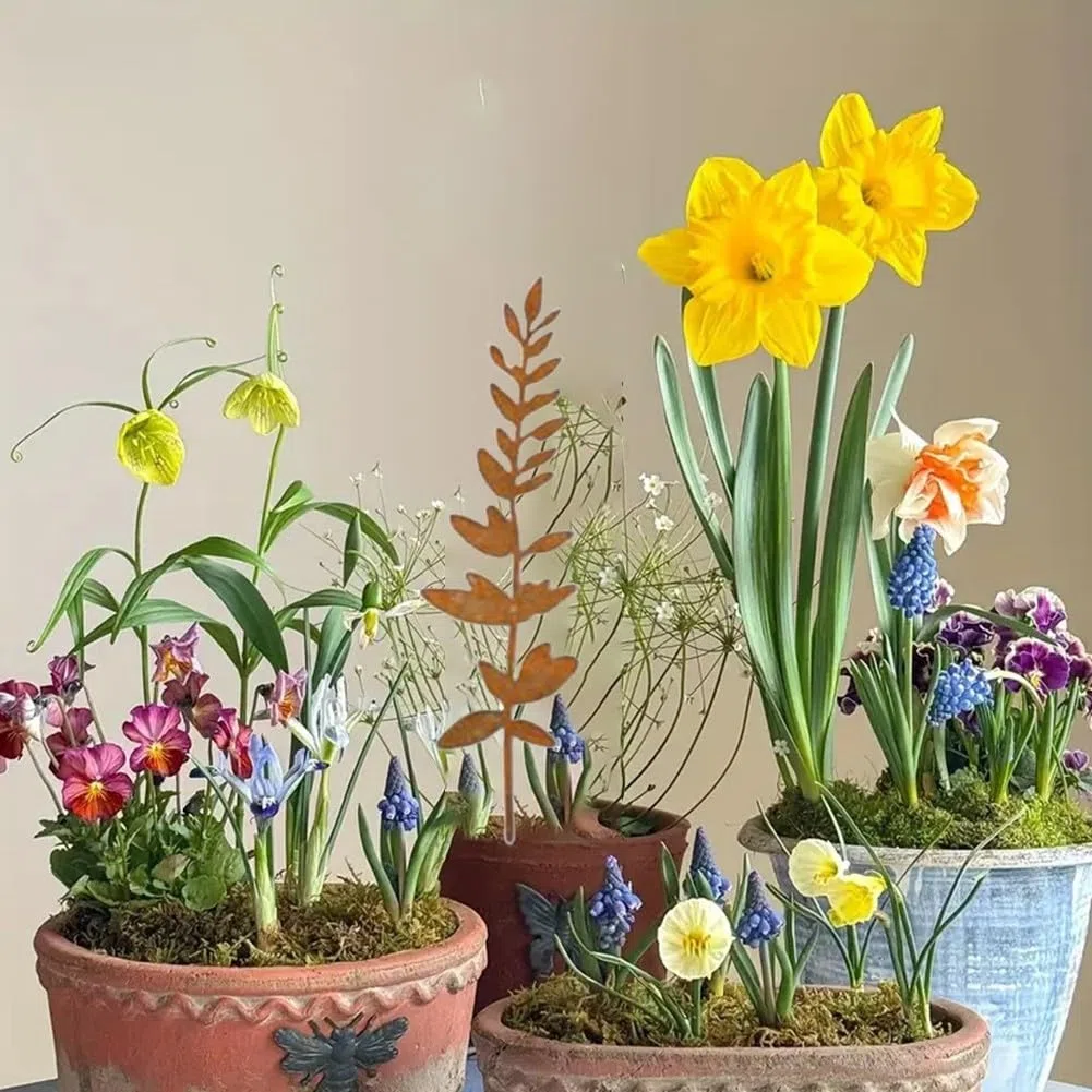 10 Pezzi Decorazioni da Giardino in Metallo Arrugginito, Fiori Rustici per Esterni, 10 Design Unici, Installazione a Pressione Senza Attrezzi, per Aiuole, Vasi, Sentieri, Cortile