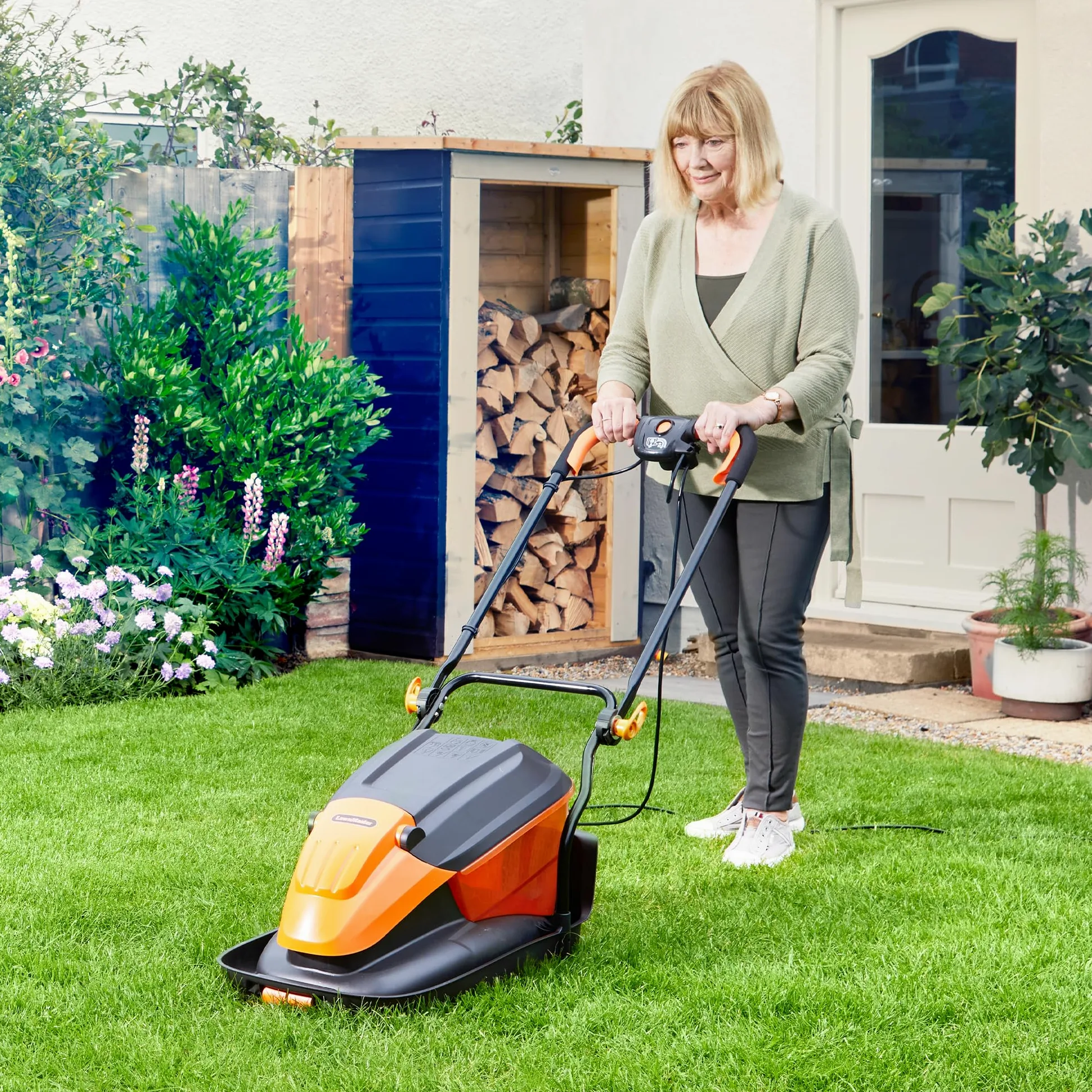 LawnMaster Falciatrice elettrica Hover da 1700 W, 33 cm, scatola di raccolta dell'erba, altezza di taglio regolabile, per prati di piccole e medie dimensioni, 2 anni di garanzia