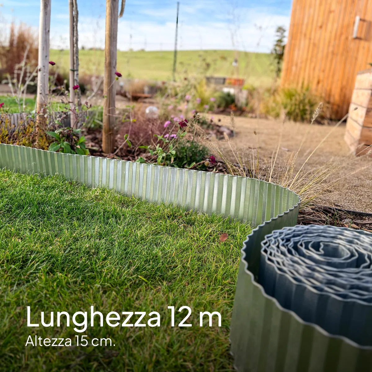 UNIGARDIA Bordura per Giardino Zincato 12 m - Bordura per Aiuola in Metallo, Altezza 15 cm - Installazione Facile, Inossidabile e resistente - Bordo per Prato Ondulato, 1 Paio di Guanti Incluso