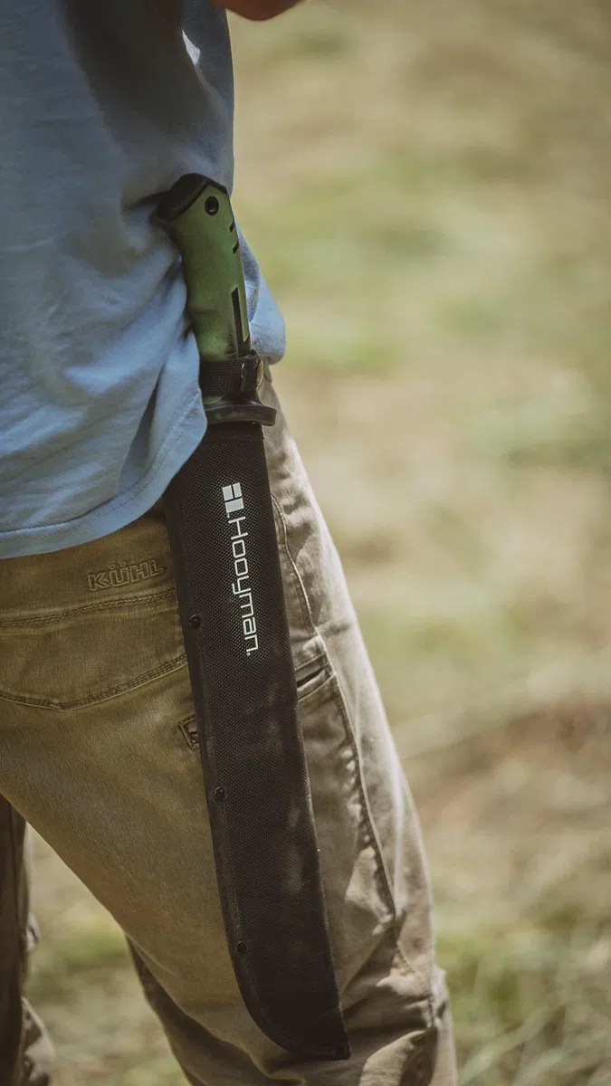 Hooyman Bush Machete with Heavy Duty Construction, Ergonomic No-Slip Handle and Belt Sheath for Gardening, Land Management, Bushcraft, Hunting and Outdoor, Black/Green
