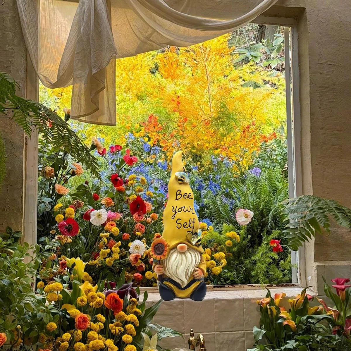 GNOME Elf Statua da giardino, in resina, nano da giardino con cappello, graziosa figura da giardino per aiuola, terrazzo e prato 14 * 9.5 * 24.5 cm (Girasole giallo)
