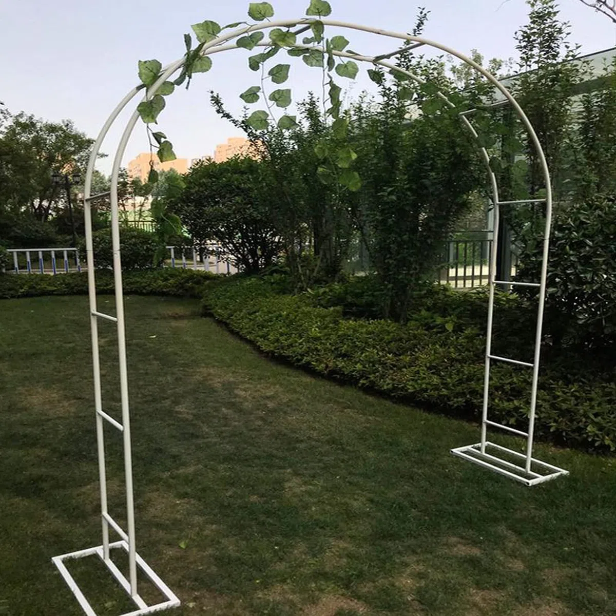 Arco da giardino in metallo, traliccio resistente alle intemperie per piante rampicanti, pergolato per matrimoni, telaio in ferro resistente, elegante decorazione da giardino, perfetto per prato e