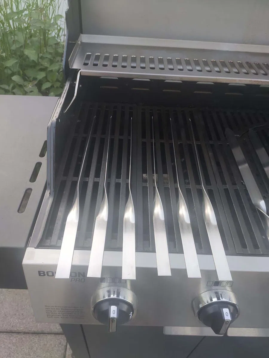 6 spiedini Adana Kebab in acciaio inox, ruotati a 90 gradi, spessore 2 mm, lunghezza 40 cm, larghezza 2 cm, con custodia, ideali per barbecue a gas e forno – Lula Lulu Tschelo Köfte