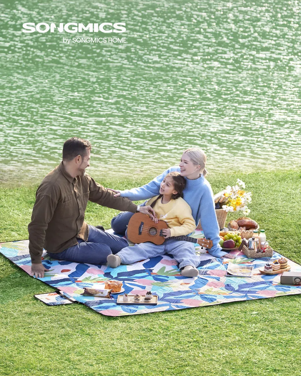 SONGMICS Coperta Picnic, 200 x 150 cm, Grande, Telo da Campeggio, Parco, Giardino, Spiaggia, Strato Impermeabile, Lavabile in Lavatrice, Pieghevole, Motivo Felci Multicolore GCM002Q01