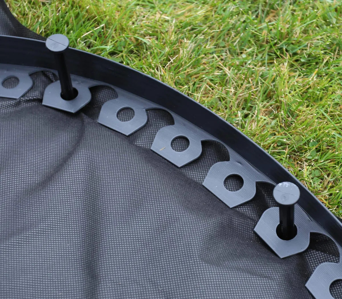 Bordo da Giardino in plastica, 4cm di Altezza - Nero 50 Metri + 150 Chiodi di Fissaggio