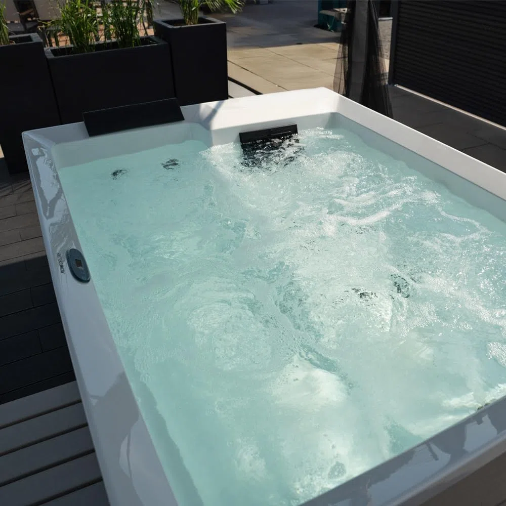 Home Deluxe - Outdoor Whirlpool Nimbus Deluxe - con scale e copertura termica - Dimensioni: 190 x 140 x 70 cm - Incl. riscaldamento, 18 getti massaggianti I vasca idromassaggio esterno per 2 persone