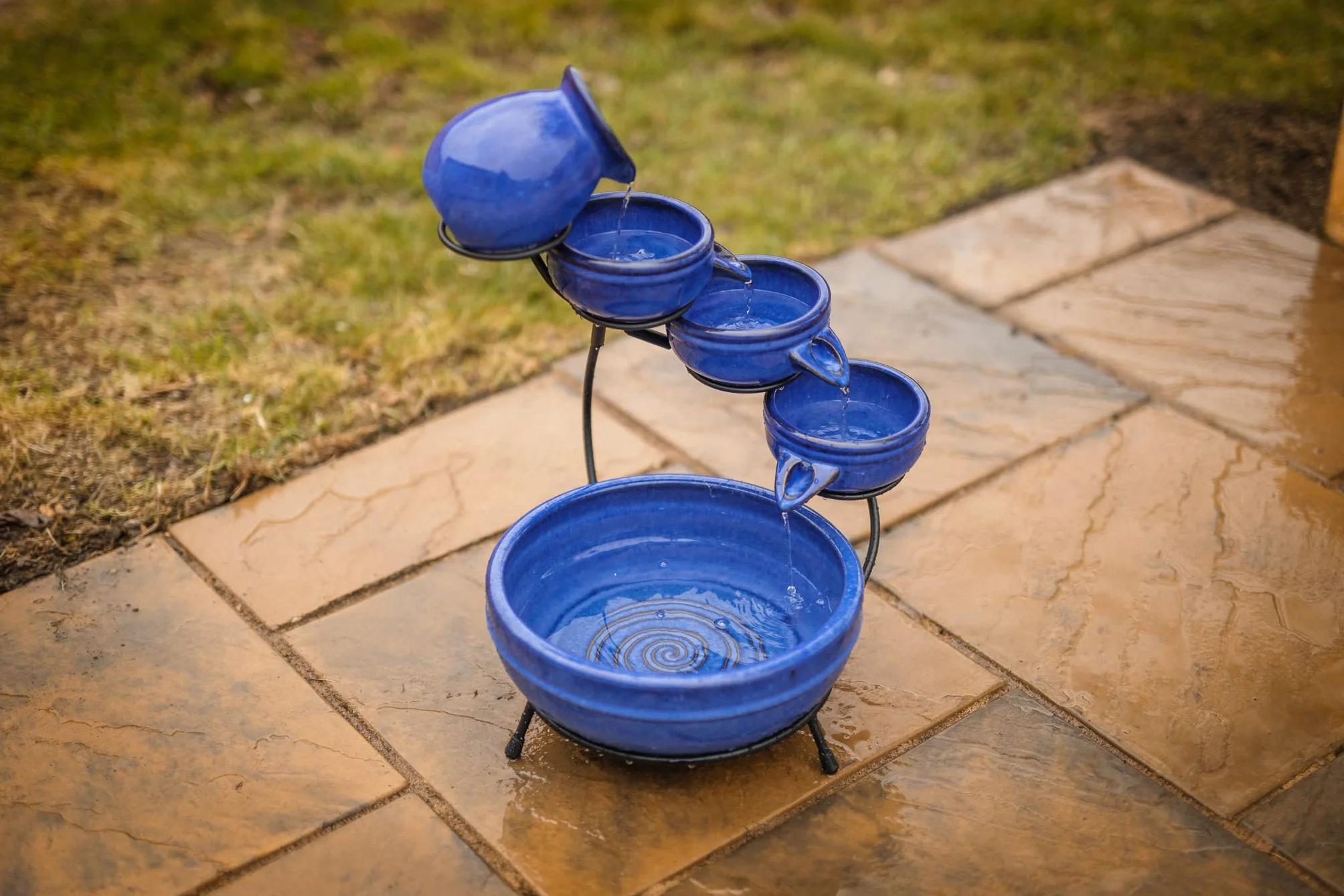Garden Mile Fontana solare a cascata da 49 cm, a 5 ripiani, in ceramica, a bassa tensione e facile installazione, cascata da giardino per terrazze, regali, prati e decorazioni per esterni