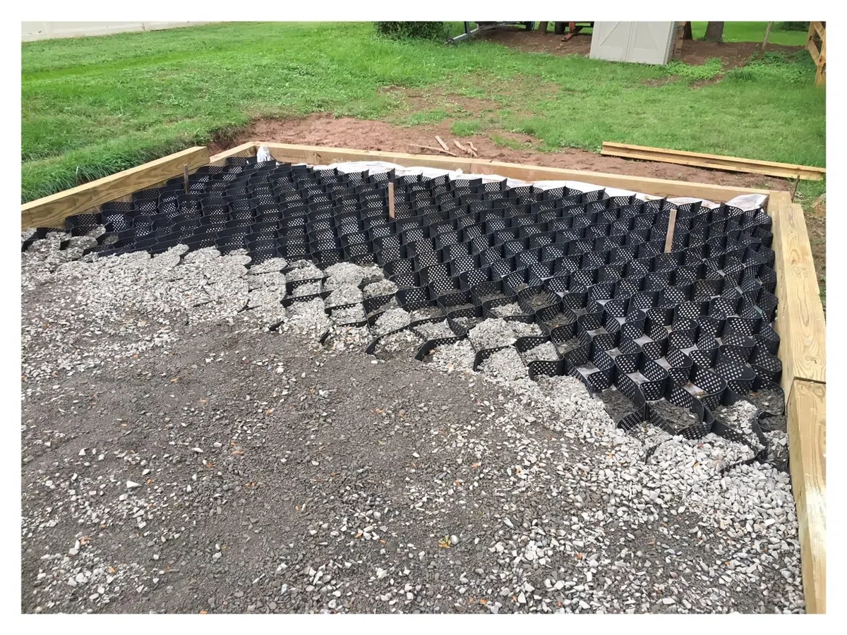 Griglia di controllo dell'erosione in polietilene resistente per la riparazione di vialetti ripidi, prevenzione di fanghi, dimensioni 2 x 5 m, altezza 7,5 cm