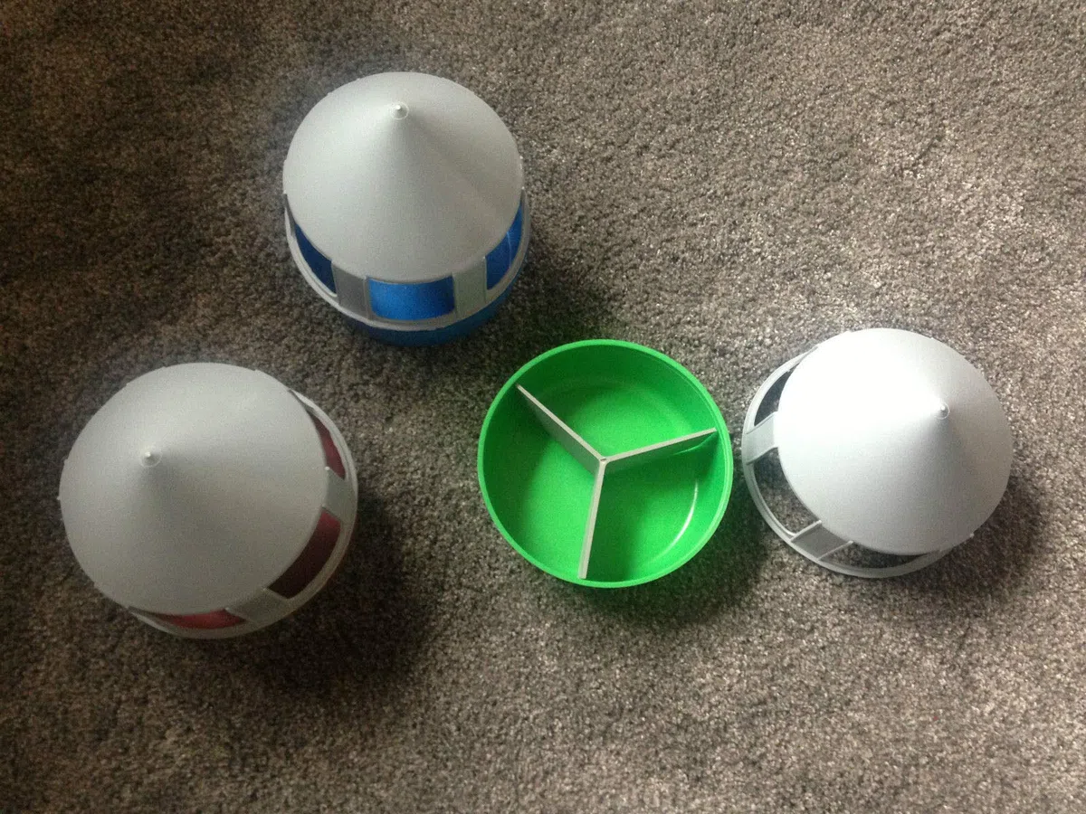 AGROHIT Porta Grit e Sali per Colombi 20,5x22,7 cm in Plastica, Per l'alimentazione degli uccelli, in particolare per i piccioni, Feeder, Bottiglia per mangime per uccelli