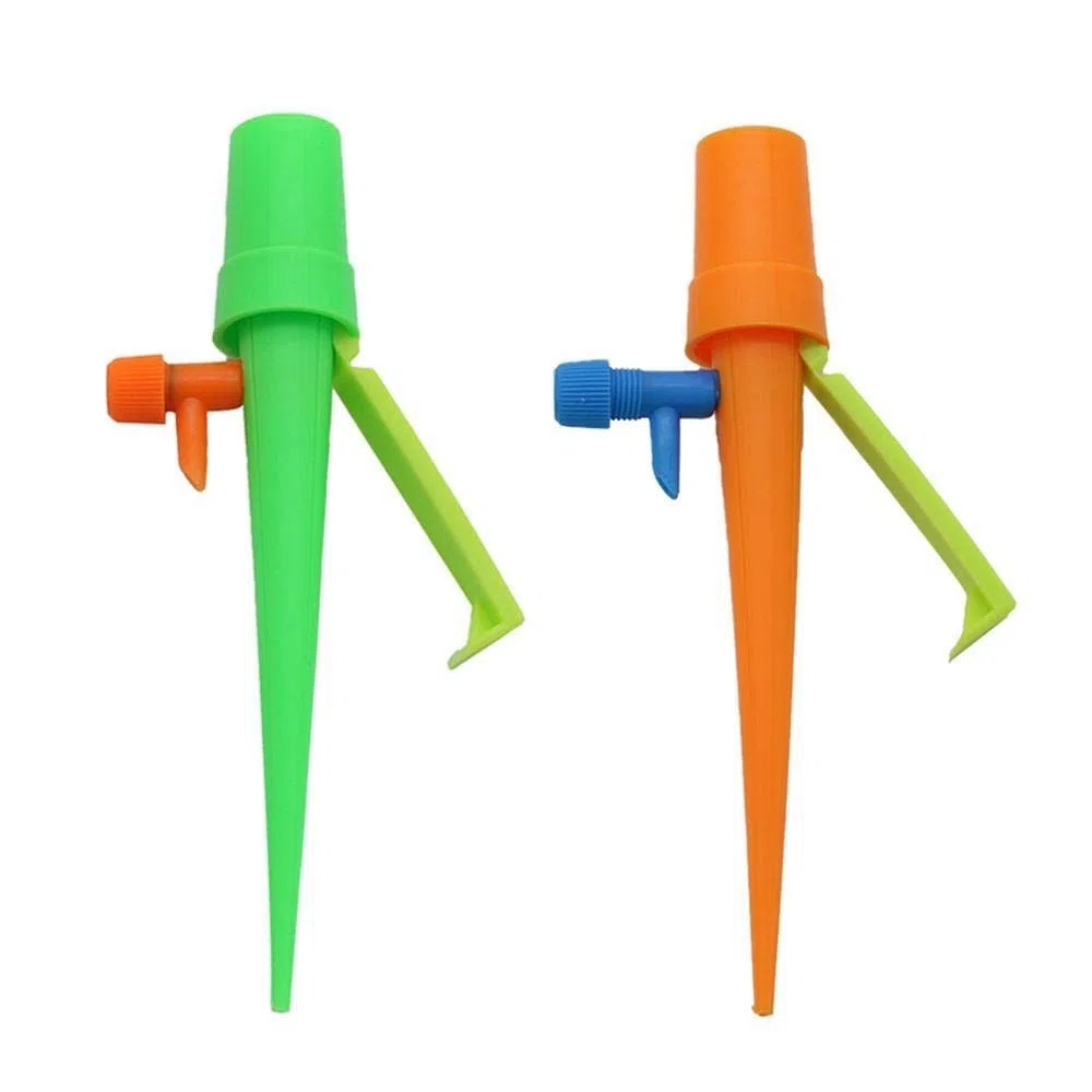 Tubo flessibile da giardino con connessione rapida Pianta in vaso Spiked Watering Gocciolatore regolabile dispositivo Automatic Self Watering Giardino Balcone Waterers bottiglia di irrigazione 50 Pc