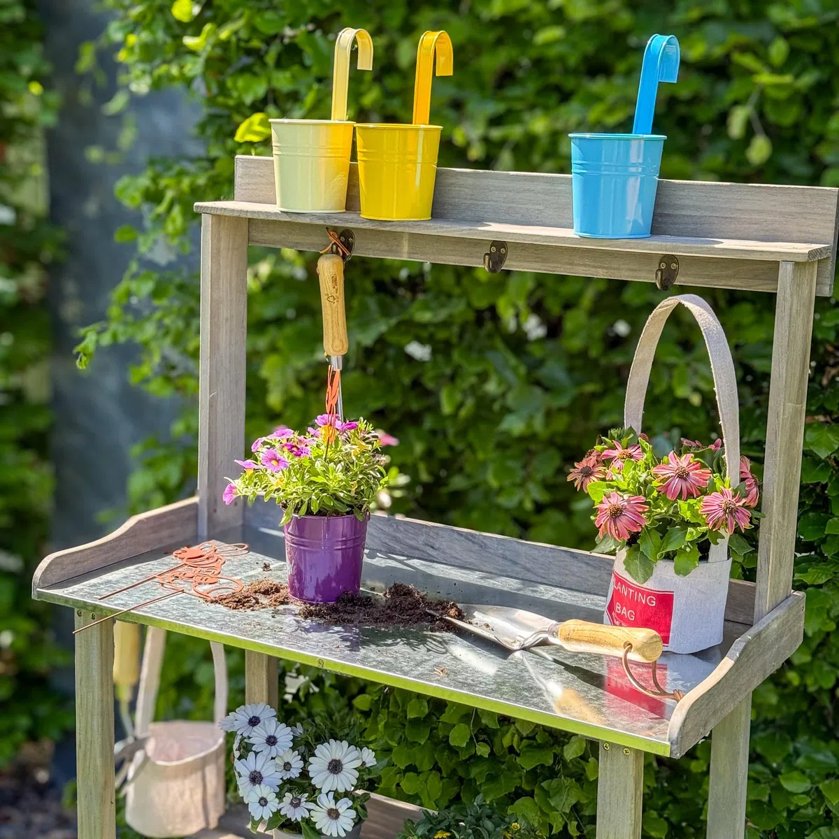 Tavolo in legno da giardinaggio, 76 x 38 x 91 cm, per giardino, terrazza, balcone, con piano zincato, 2 ripiani, resistente alle intemperie
