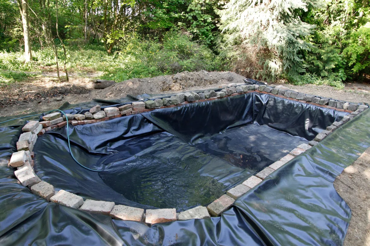 ANKO PLANEN Pellicola per laghetto in PVC di alta qualità, colore nero, 0,5 mm, 1 mm, 1,5 mm, prodotto in UE (2,0 m x 2,0 m, 0,5 mm)