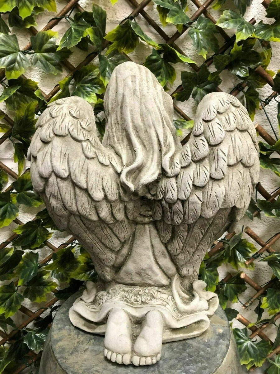 Statua di angelo in preghiera in pietra ricostituita | Ornamento da giardino in calcestruzzo vintage