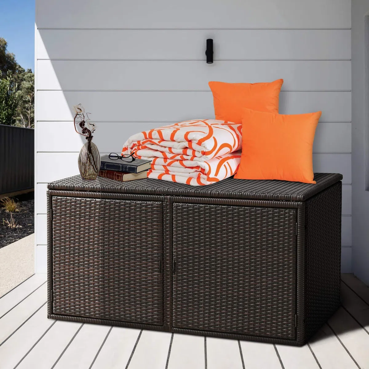 COSTWAY Baule Contenitore da 335L, con Coperchio e 2 Ripiani, Contenitore da Giardino con Telaio in Acciaio, Box per Conservazione di Attrezzi Giocattoli Accessori (Marrone)