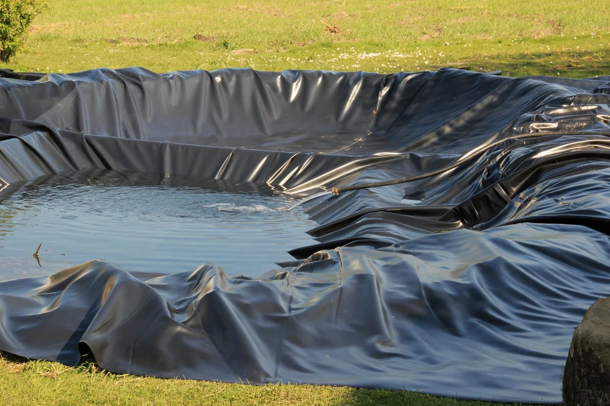 ANKO PLANEN Pellicola per laghetto in PVC di alta qualità, colore nero, 0,5 mm, 1 mm, 1,5 mm, prodotto in UE (2,0 m x 2,0 m, 0,5 mm)