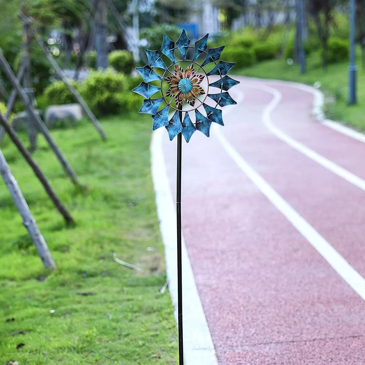 Girandola esterna in metallo a foglio singolo, leggermente rotante, ideale per terrazza e giardino. Decorazione da giardino e casa resistente alle intemperie, smeraldo stabile 155 cm