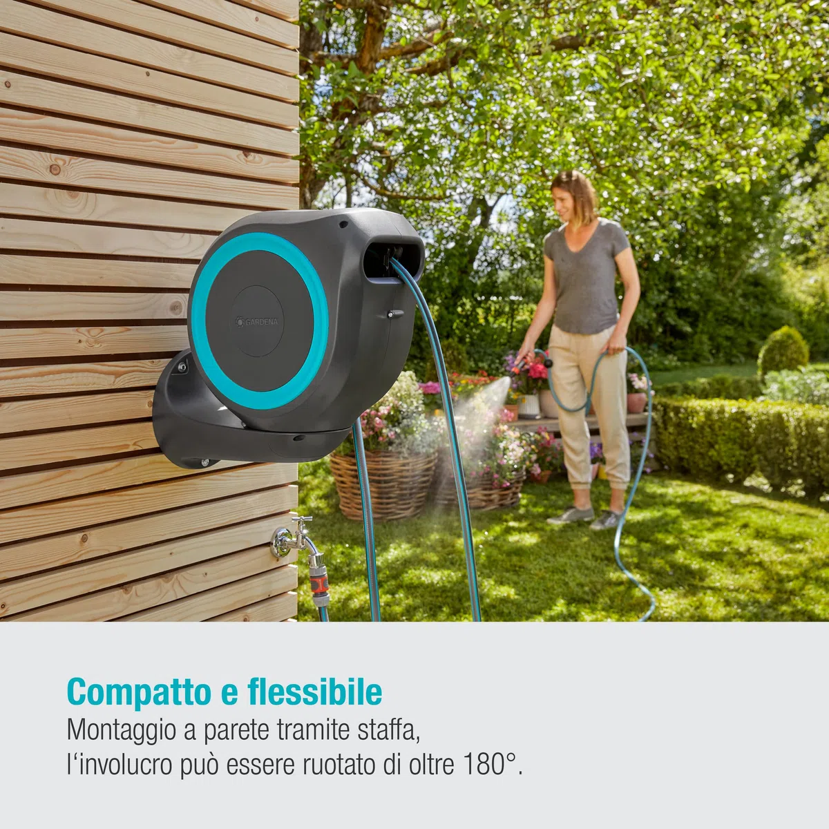 Gardena Avvolgitubo da Parete RollUp S: incluso Tubo da Giardino 15 m con Lancia e Raccordi, Avvolgimento Automatico, Ruotabile di 180 gradi, per Giardini Piccoli e Terrazzi, Azzurro (18600-20)