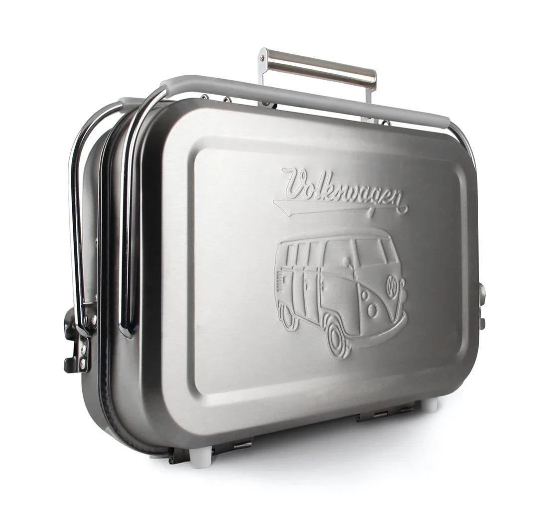 BRISA VW Collection - Volkswagen Barbecue portatile a valigia con griglia, vaschetta di raccolta della carbonella e maniglia di trasporto in acciaio inox Campervan T1 Bus design (Silhouette/Argento)