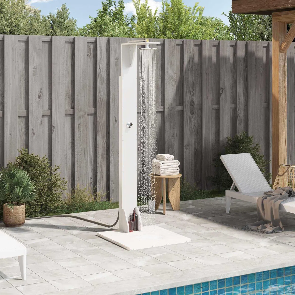 Doccia da esterno in legno massello di pino e acciaio inox, bianco, 214,5 cm, resistente alle intemperie, regolabile in altezza, soffione girevole adatto per giardino, piscina, spa, jacuzzi