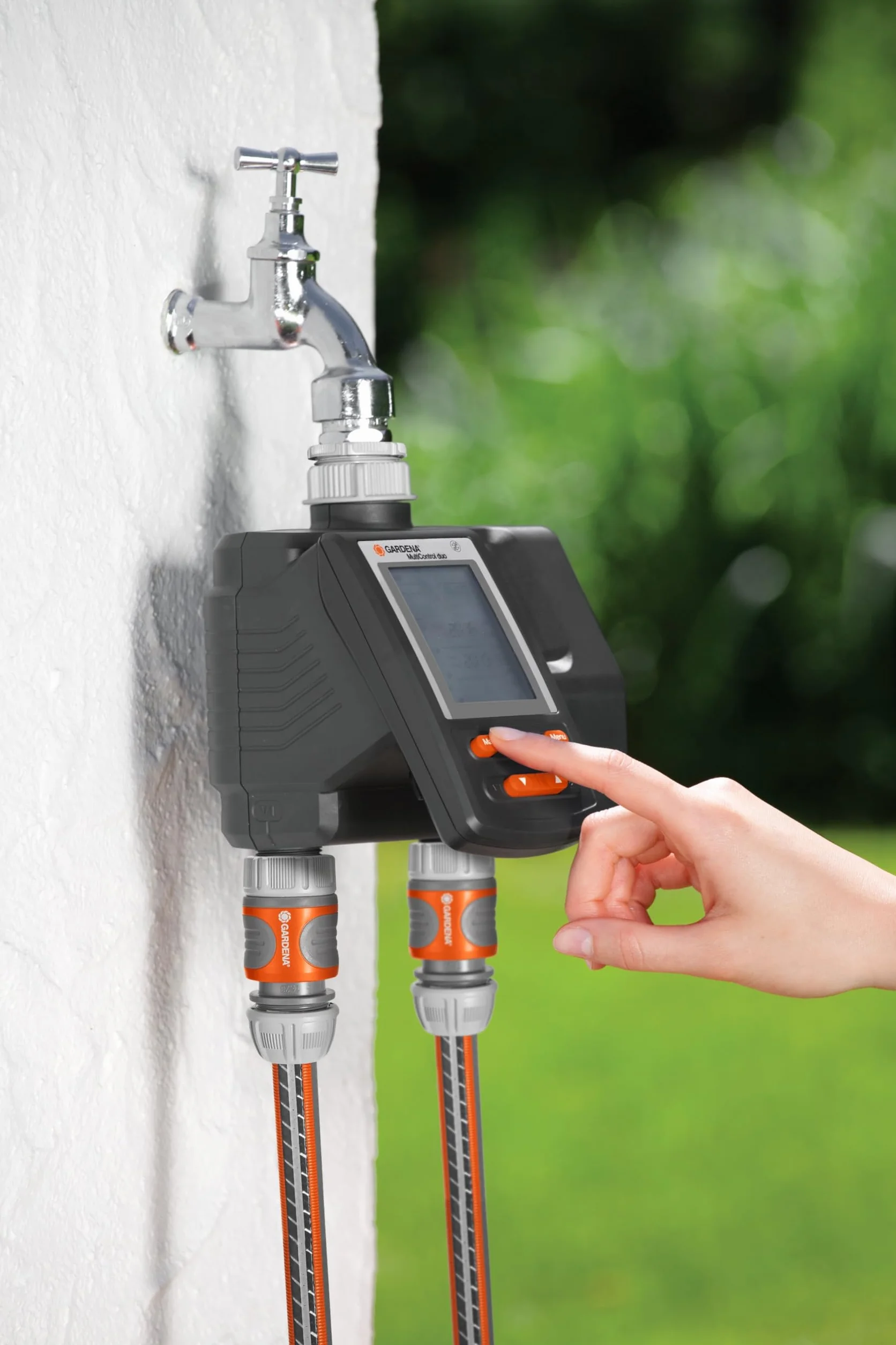 Gardena Programmatore per Irrigazione a Batteria Multicontrol: 2 Uscite Programmabili Singolarmente, per l'Irrigazione Automatica di Piante in Giardino, per Rubinetti da 26,5 mm e 33,3 mm (1874-20)