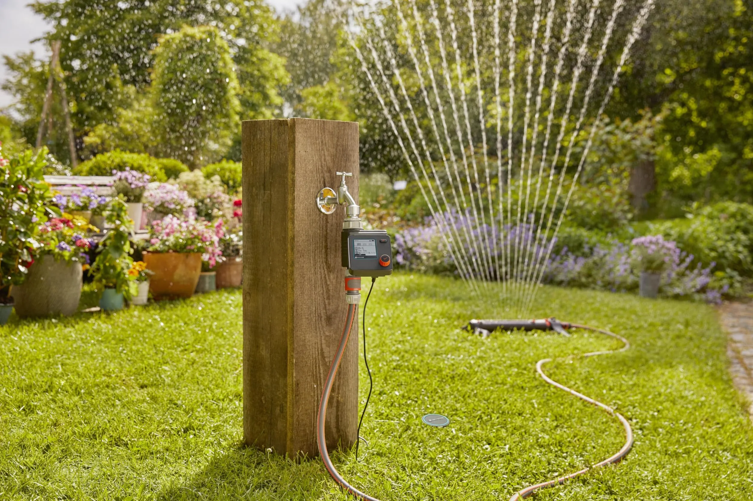 Gardena Programmatore per Irrigazione a Batteria Select: Fino a 3 Programmi Giornalieri, per l'Irrigazione Automatica di Piante in Giardino, per Rubinetti da 26,5 mm e 33,3 mm (1891-20)