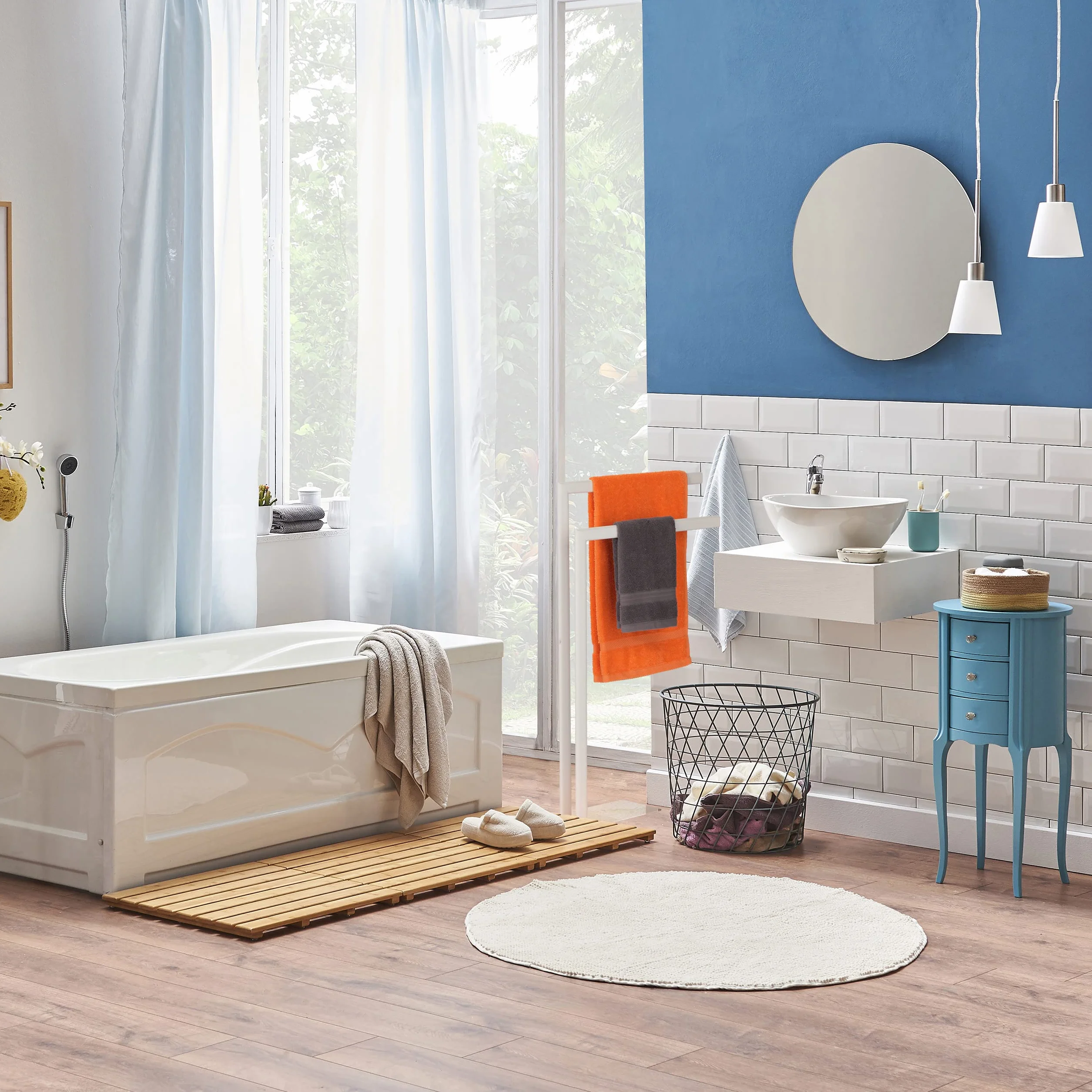 Relaxdays Piantana Portasciugamani, Autoportante con 2 Bracci, Acciaio, Appendi Asciugamani HLP 81 x 48 x 20 cm, Bianco