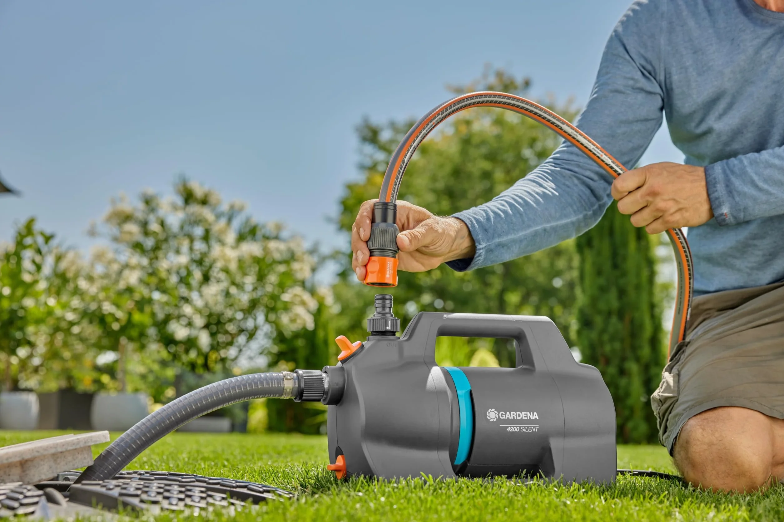 Pompa da giardino Gardena 4200 Silent: Pompa per irrigazione molto silenziosa e innovativa, portata 4200 l/h, motore da 600 W, 3,9 bar, impermeabile, a risparmio energetico (9054-20)