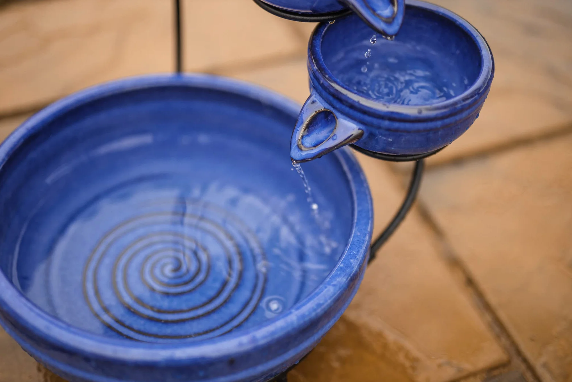 Garden Mile Fontana solare a cascata da 49 cm, a 5 ripiani, in ceramica, a bassa tensione e facile installazione, cascata da giardino per terrazze, regali, prati e decorazioni per esterni