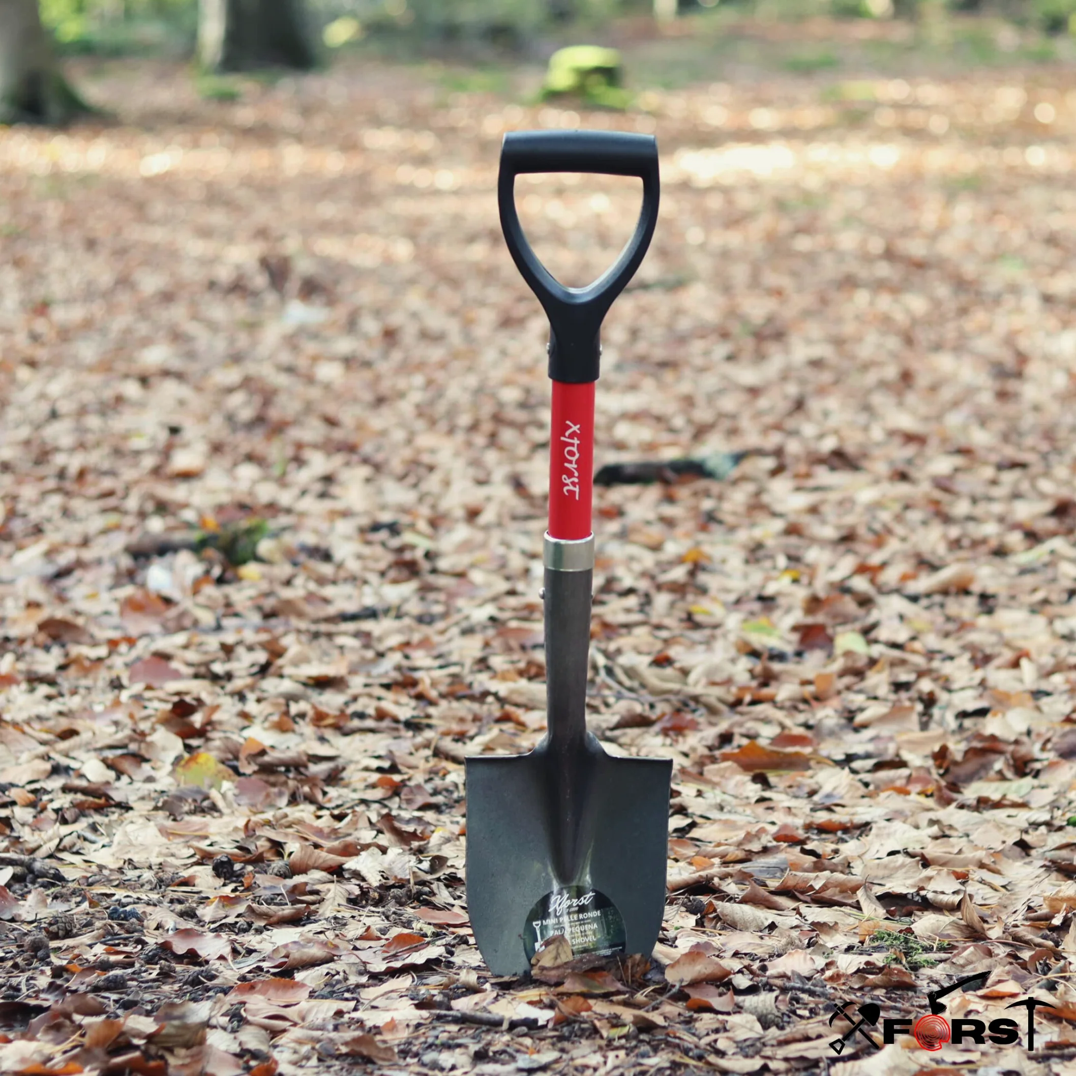 Xforst X-S800 pala vanga robusta e molto leggera, ideale per giardinaggio e prospezione.