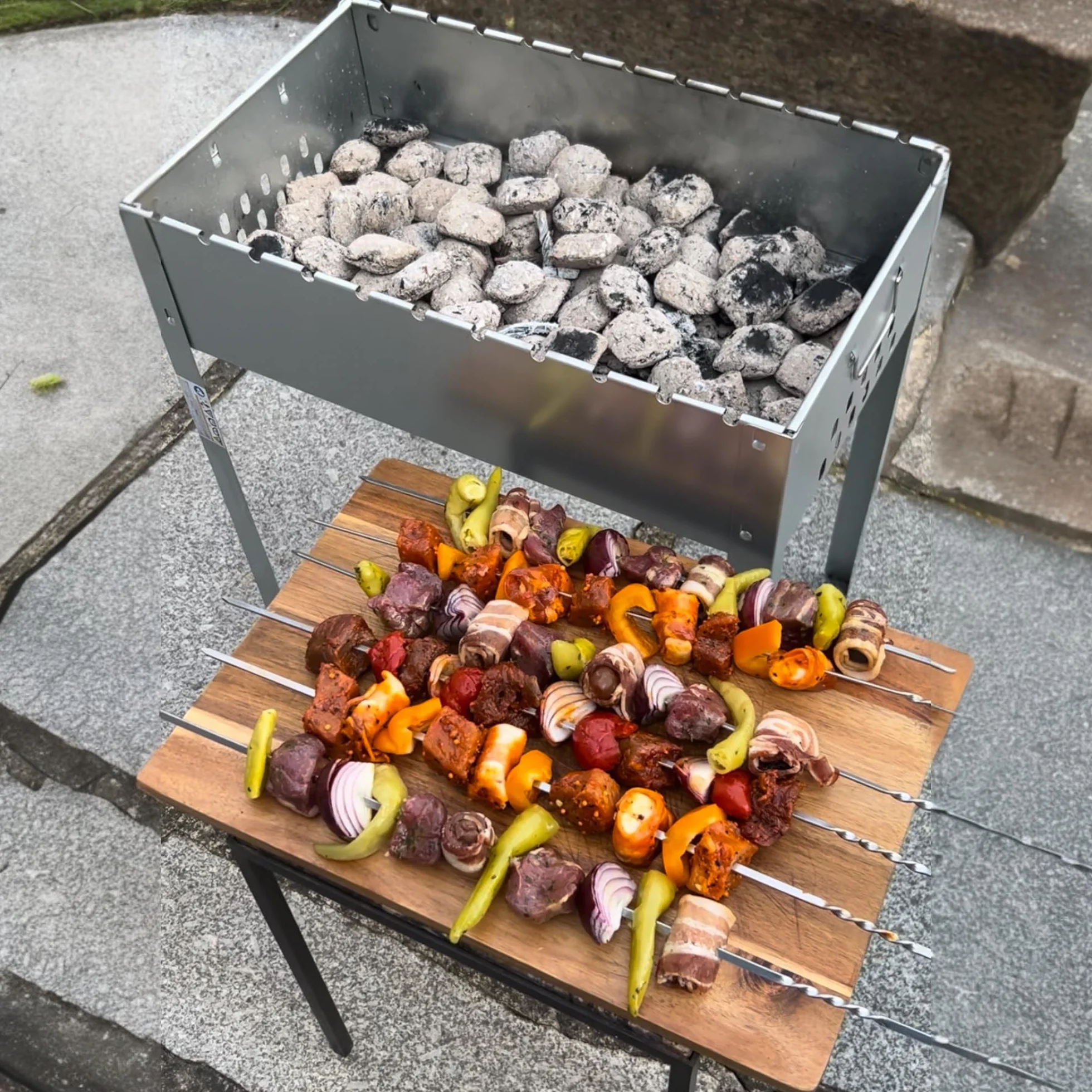 Mangal - Barbecue per spiedini, 50 x 30 x 50 cm, con 6 spiedini in acciaio INOX e griglia