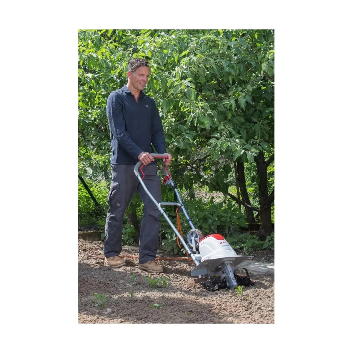 IKRA motozappa elettrica FEM 1500, 3 larghezze regolabili 17, 30 e 45 cm | 1500 W, profondità di lavoro 23 cm, sperone frenante, ruota trasporto, pieghevole, protezione da sovraccarico