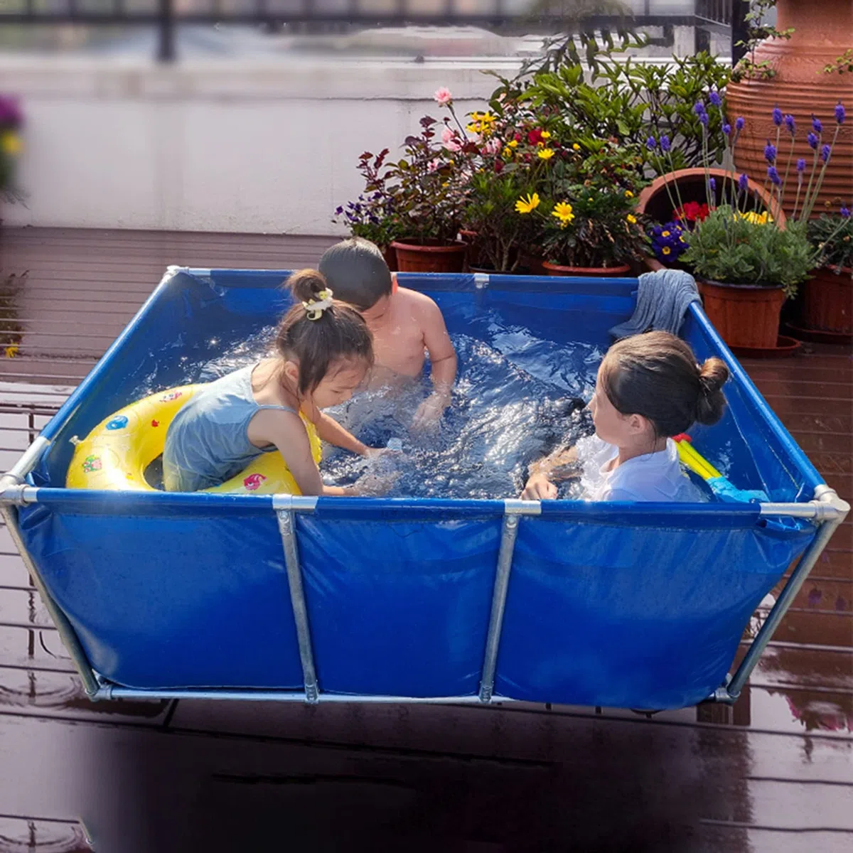 Piscina rettangolare fuori terra per divertimento all'aperto, design resistente con telaio in acciaio per cortile, giardino, terrazza o patio
