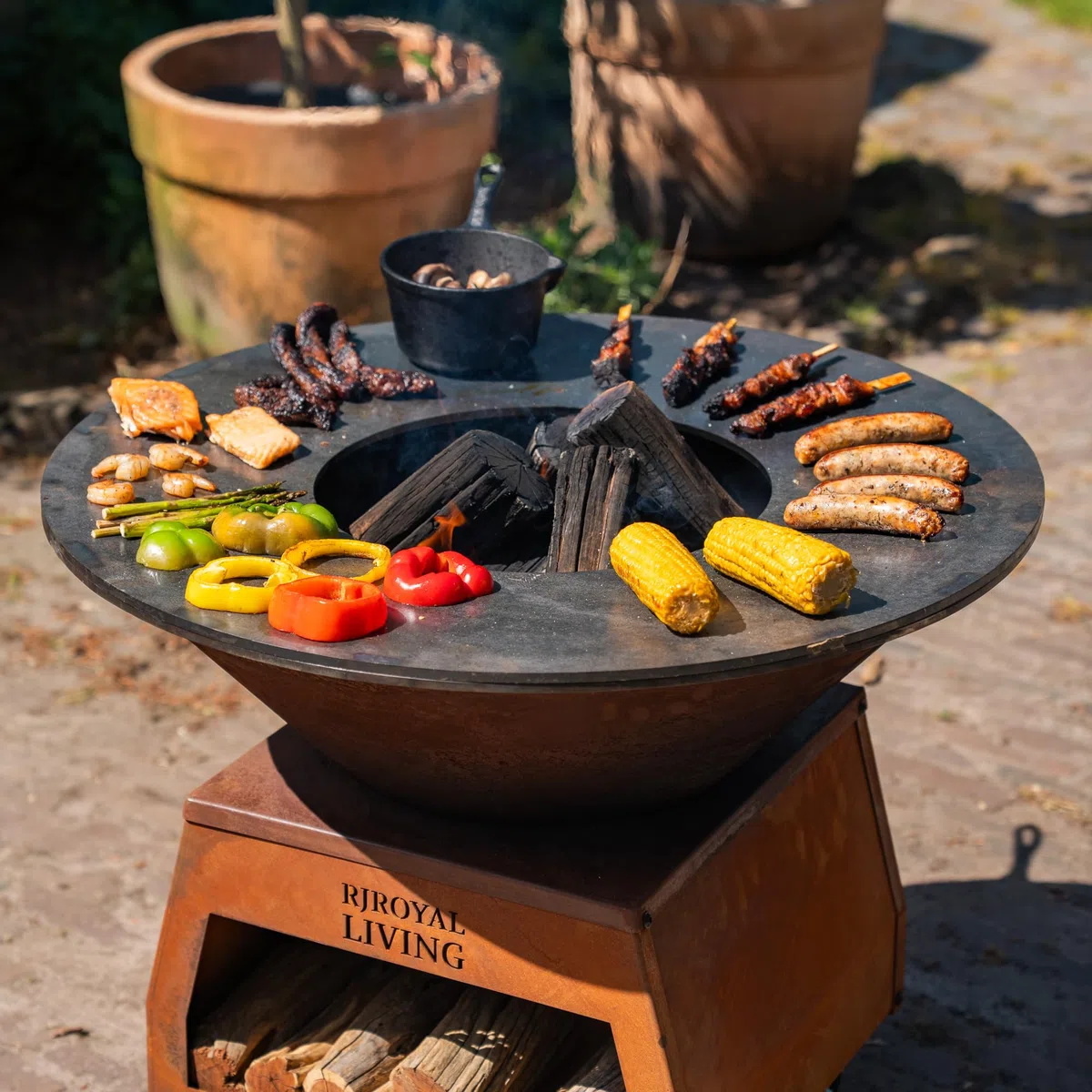 BBQ Plancha Grill Brasero, Braciere Rotondo, Acciaio Corten, 80x80x68cm, Con piastra di cottura, Con Ruote e Contenitore Legna, 53KG