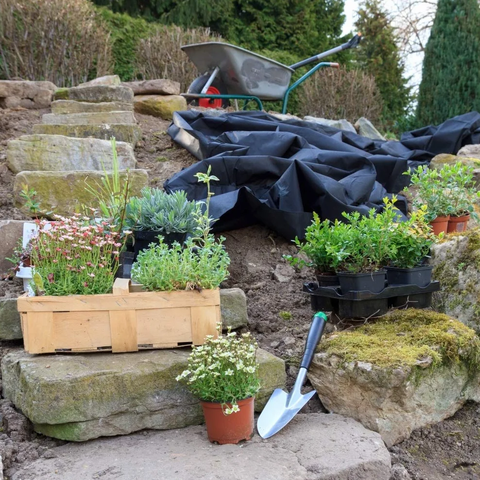 GardenMate 2m x 10m Telo per Pacciamatura 50 g/m² - Telo Antistrappo Contro Le Erbacce - Elevata stabilizzazione ai Raggi UV - Permeabile - 2m x 10m = 20m²