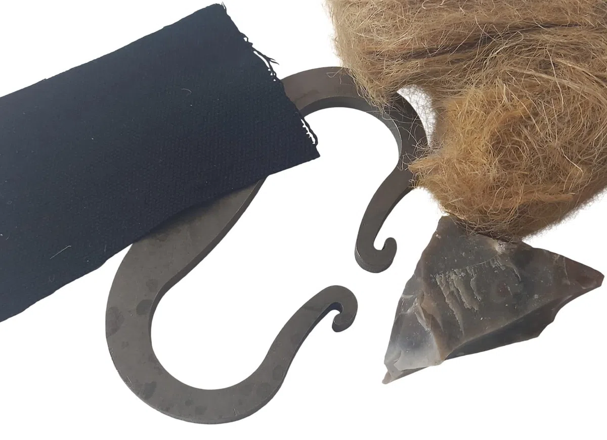 Acciaio al carbonio con pietra focaia inglese naturale, kit tradizionale per accendere fuoco in sacchetto con coulisse, realizzato nel Regno Unito (kit tradizionale in acciaio e pietra focaia)