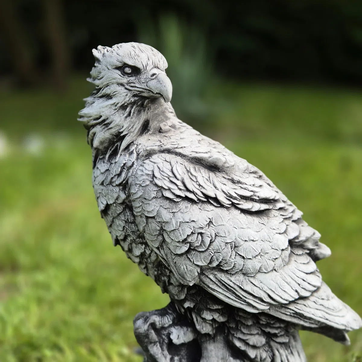 Abriq Aquila sulle rocce, decorazione da giardino realistica in pietra grezza resistente alle intemperie, antigelo per esterni, statua di aquila sulla roccia, aquila reale, altezza: 34 cm, 6 kg